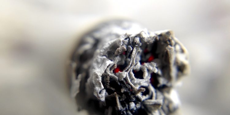 bahasa-asap-rokok-dalam-ruangan-750x375