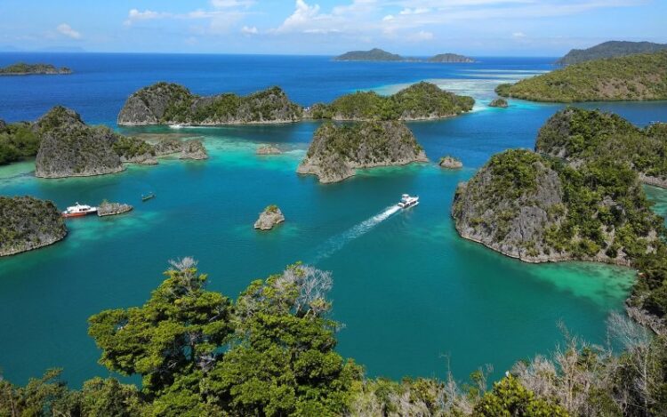 raja-ampat-papua-barat-750x469